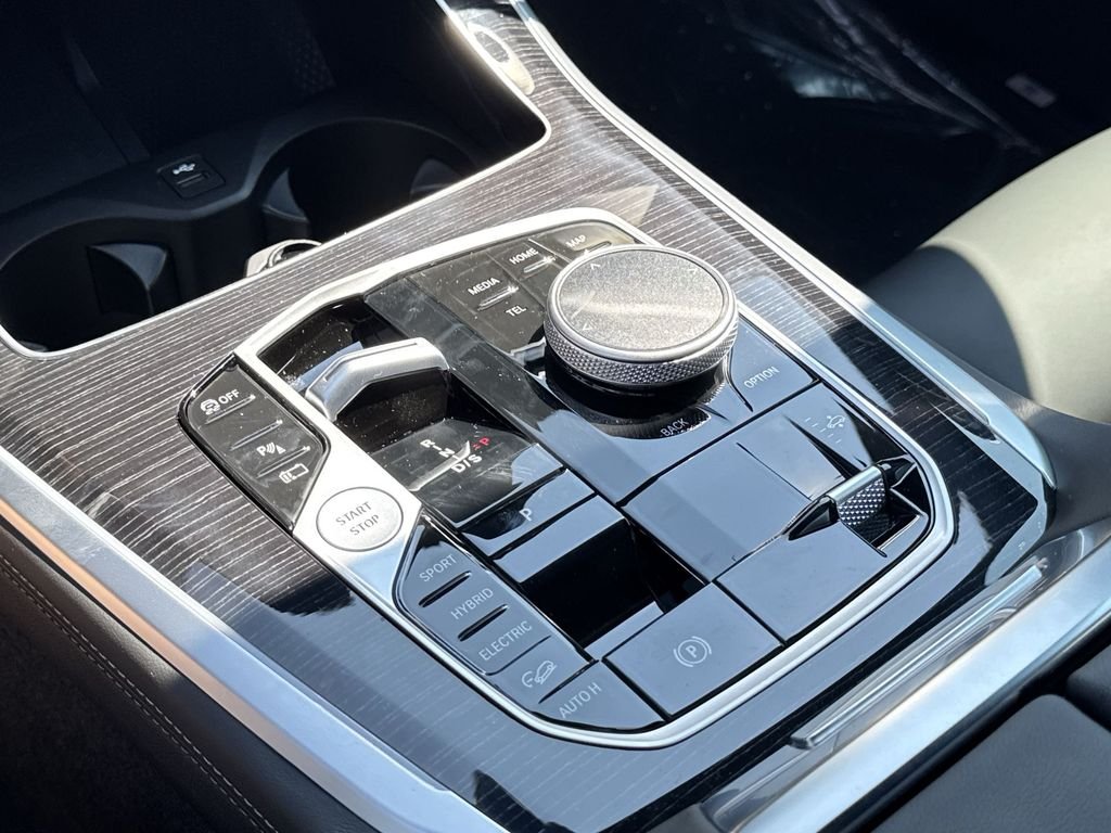 New 2026 Carbon Black Metallic BMW xDrive50e image 22