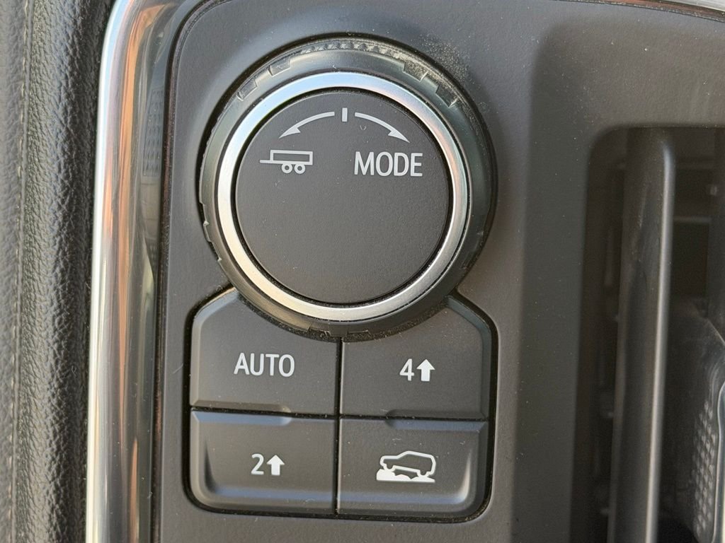 Used 2021 White Chevrolet LT image 25