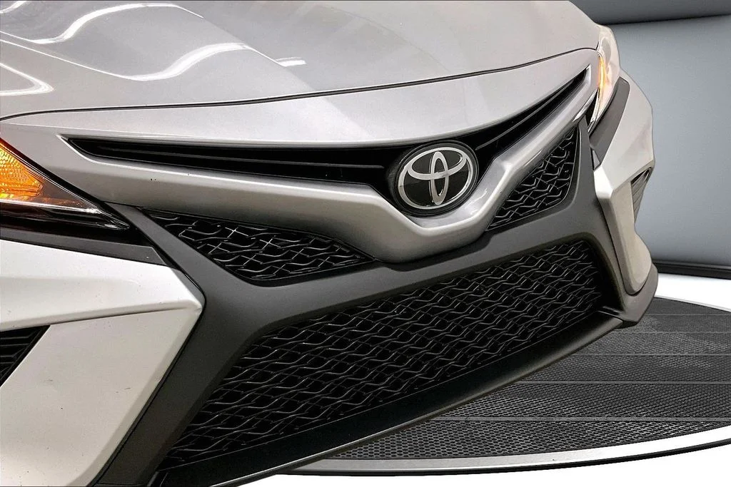 Used 2020 Silver Toyota SE image 31