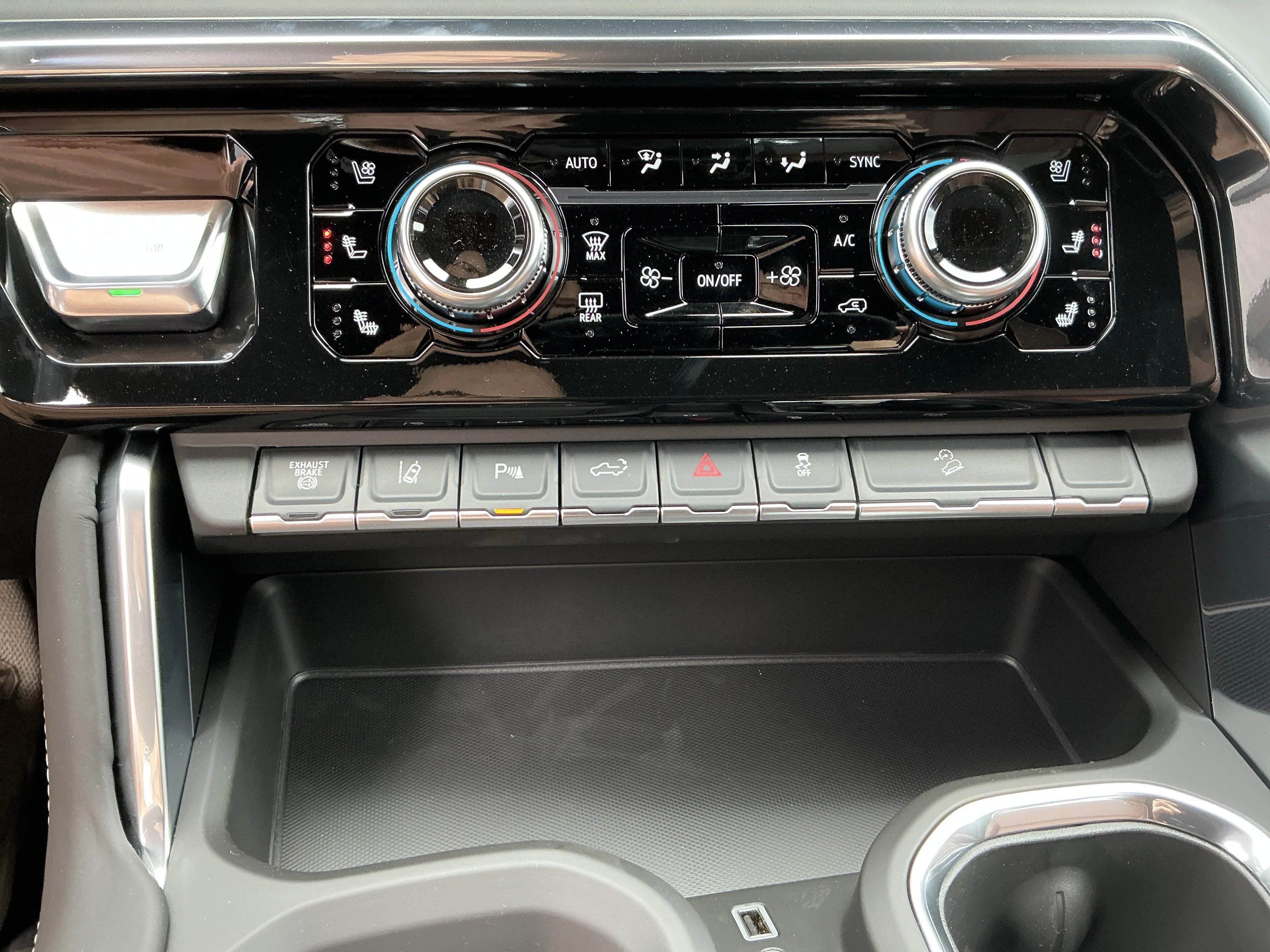 New 2026 Onyx Black GMC Denali Ultimate image 32