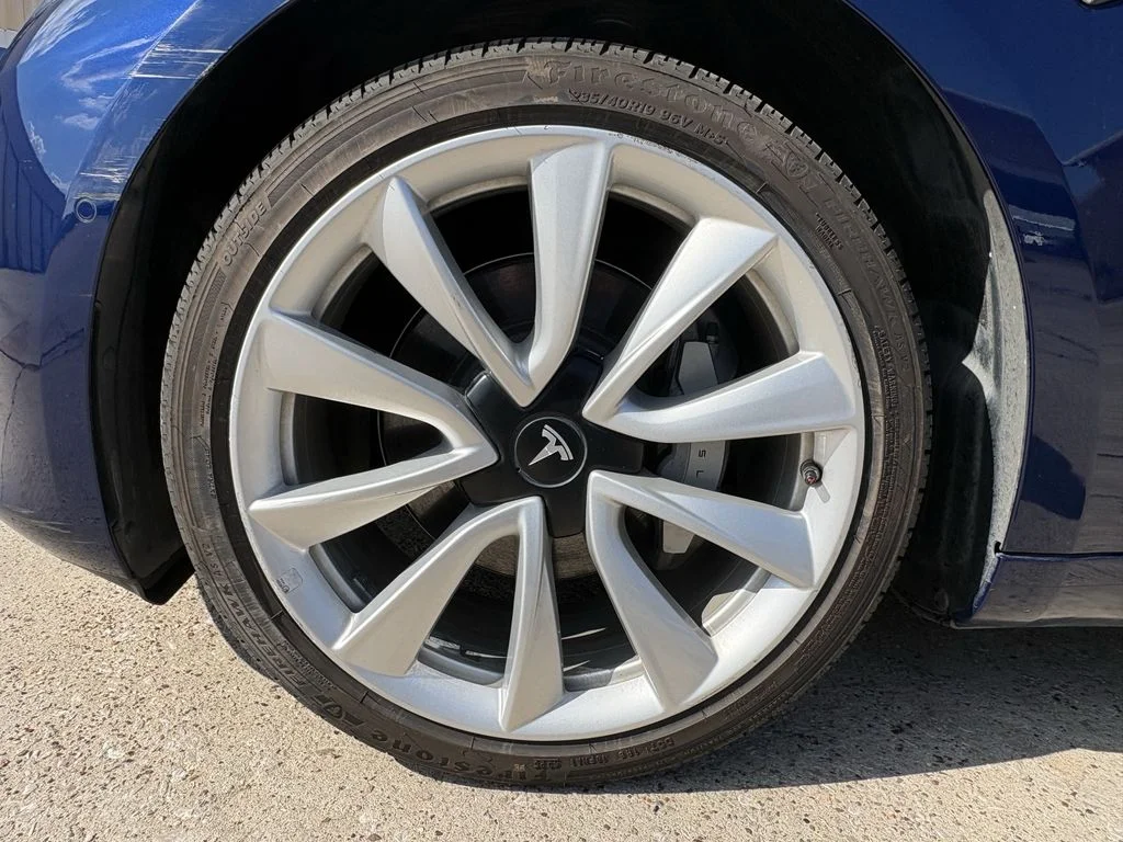 Used 2018 Deep Blue Metallic Tesla Long Range image 9