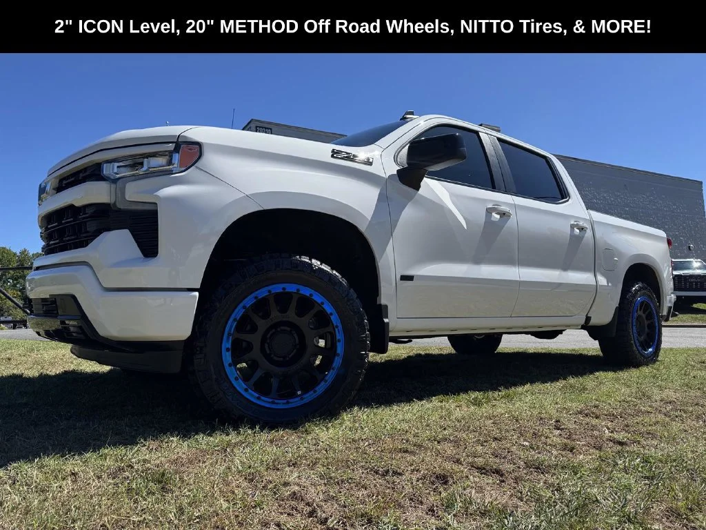 New 2026 Summit White Chevrolet RST image 2