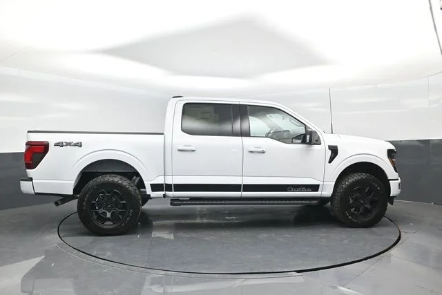 New 2026 Oxford White Ford XLT image 3