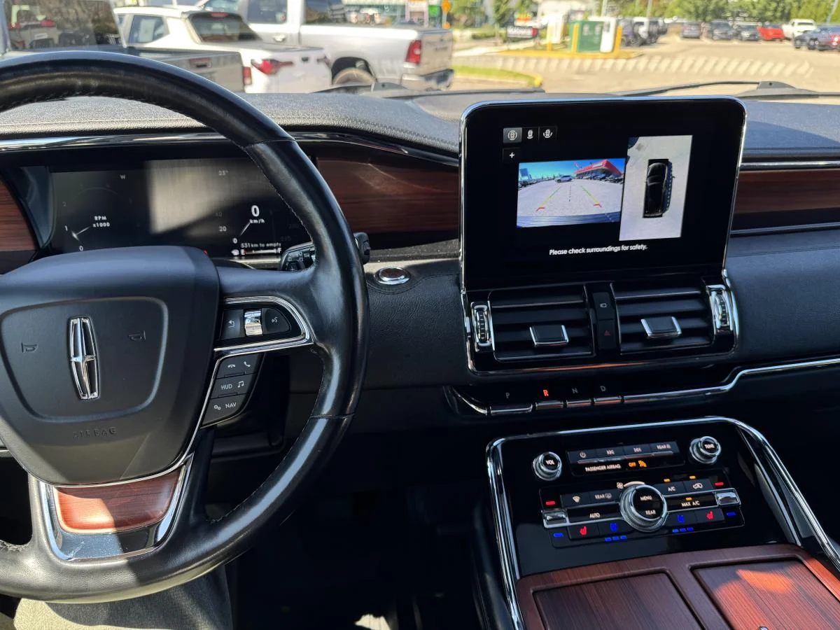 Used 2020 Blue Lincoln Reserve image 18