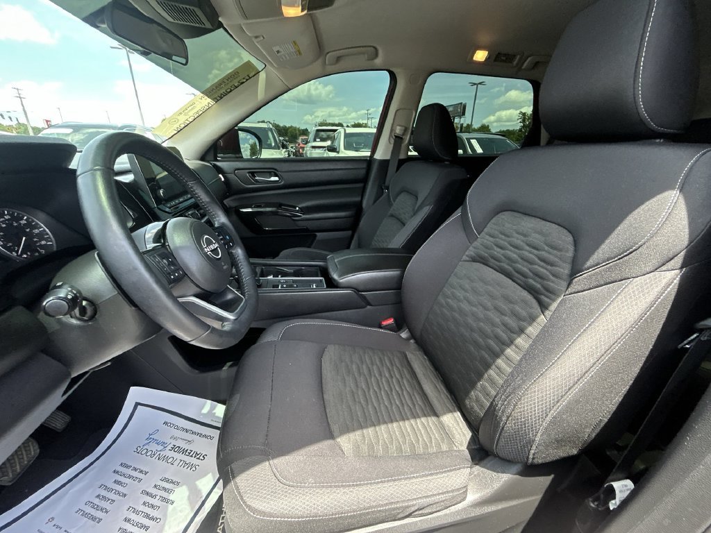 Used 2022 Red Nissan SV image 17