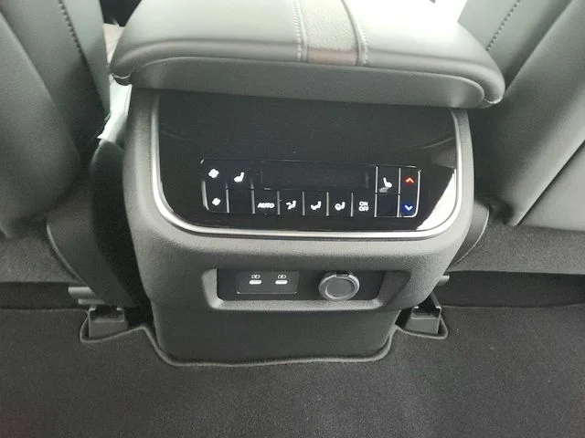 New 2026 White Nissan Platinum Reserve image 38