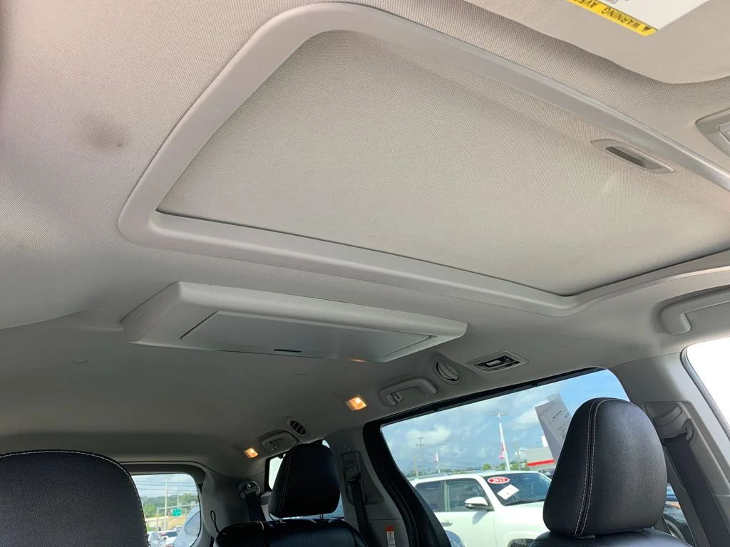 Used 2018 Gray Toyota SE Premium image 20
