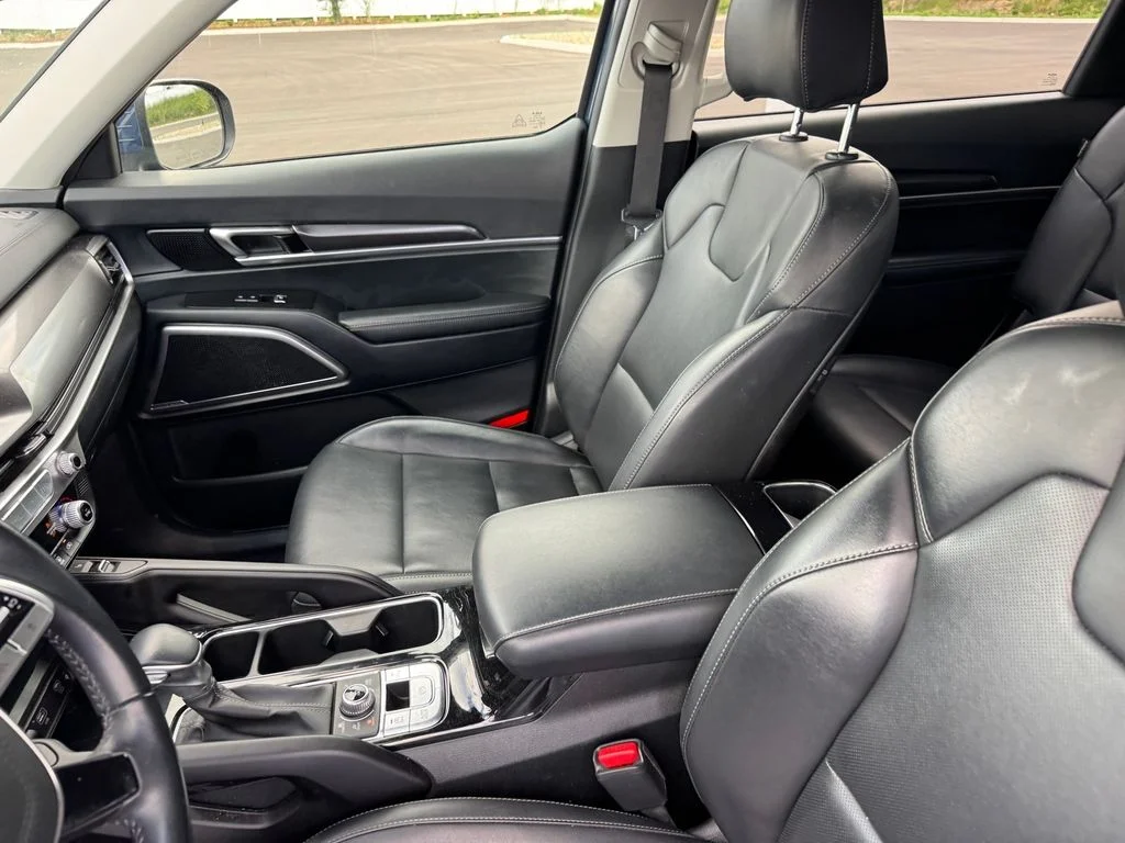 Used 2025 Black Kia S image 10