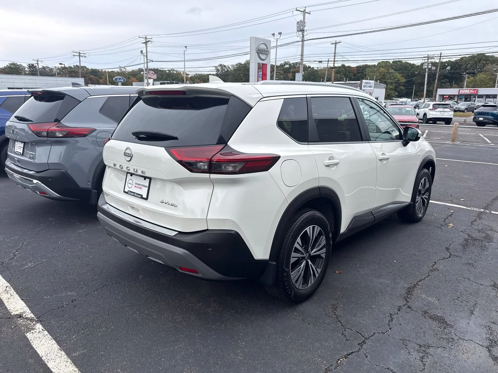 Certified Used 2023 Pearl White Nissan SV image 3