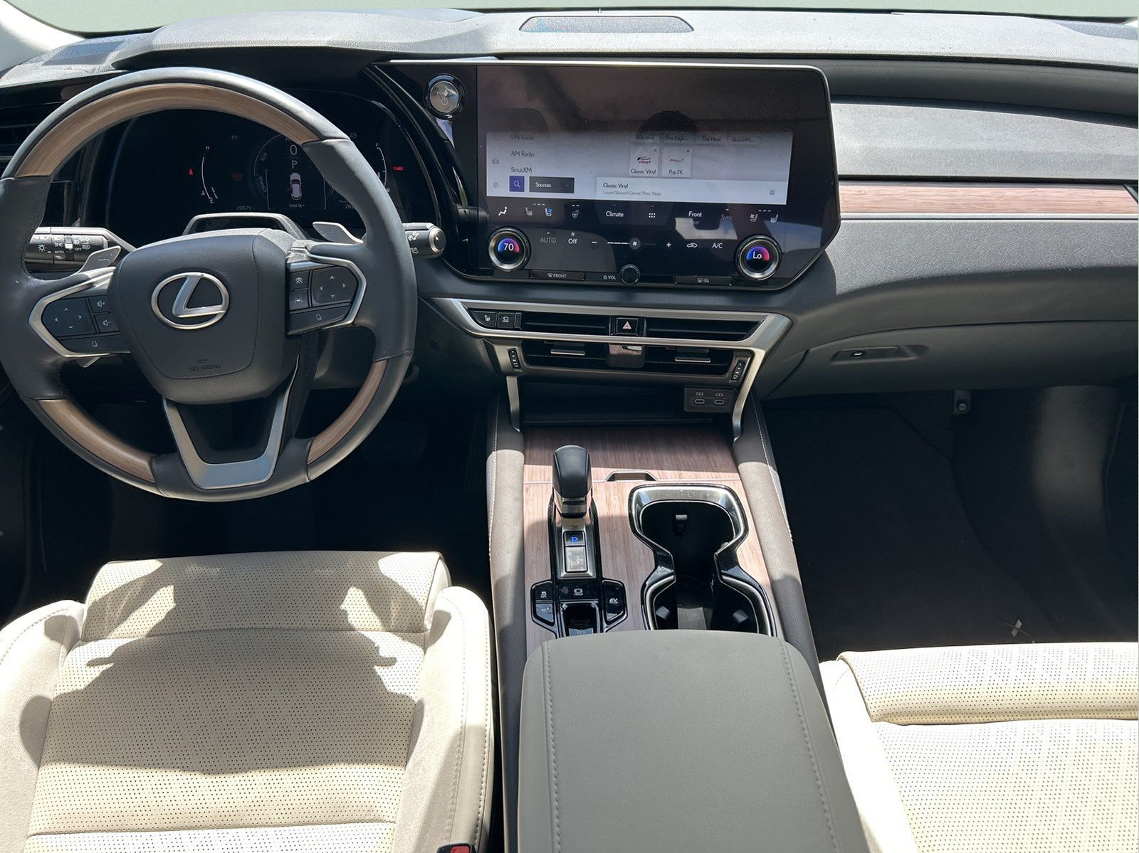 Used 2023  Lexus 350h Luxury image 13