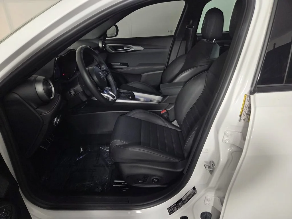 Used 2025 Milano White Alfa Romeo Base image 10