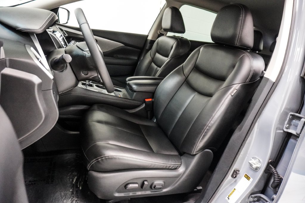 Used 2023 Gray Nissan SV image 6
