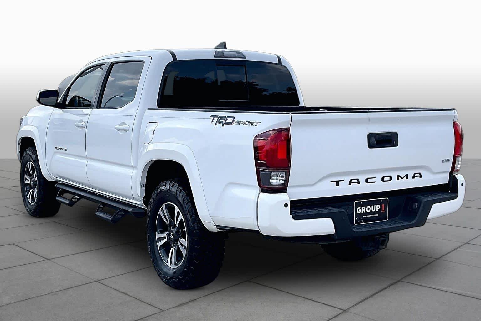 Used 2018  Toyota SR5 image 11