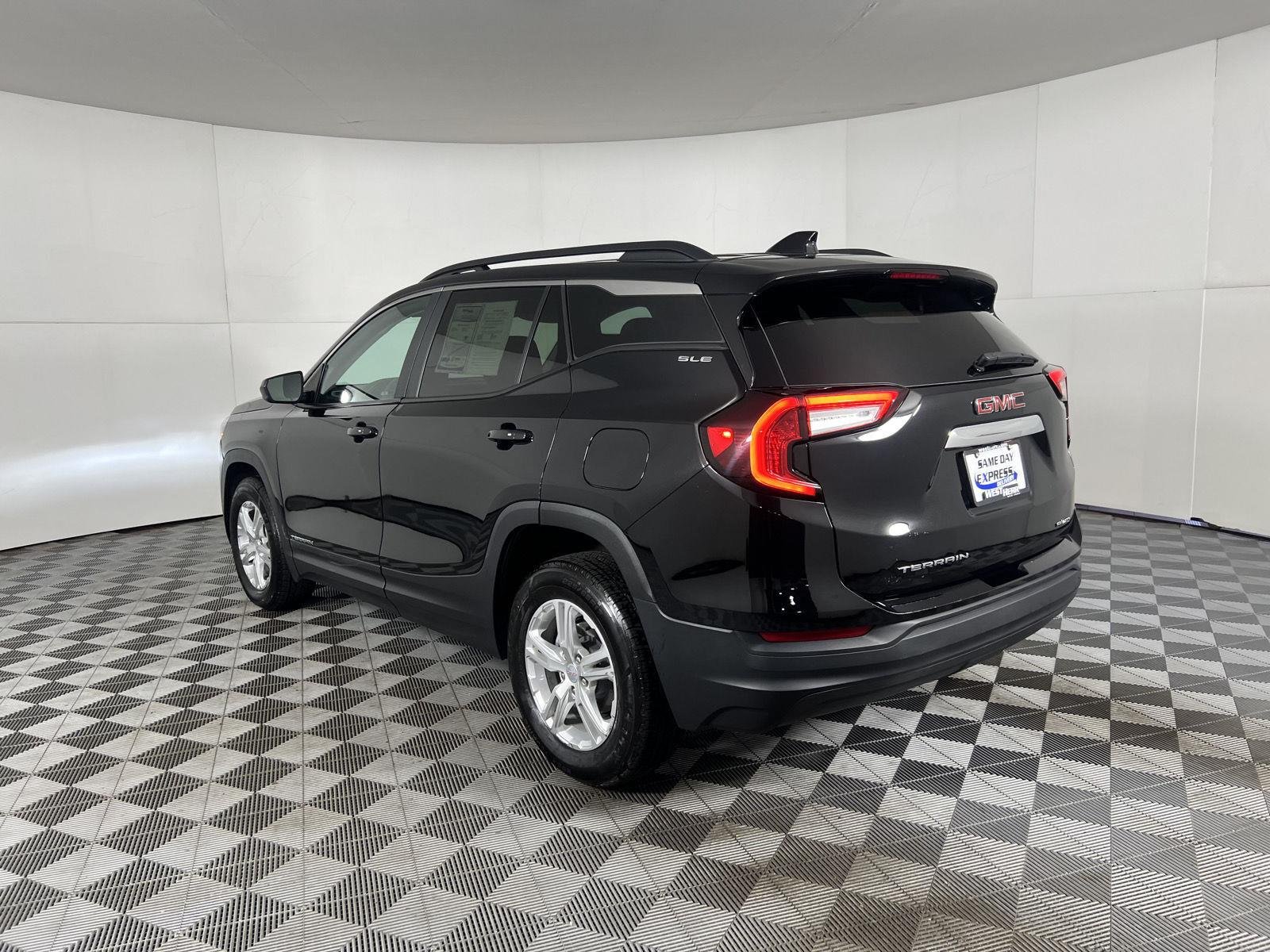 Used 2023 Ebony Twilight Metallic GMC SLE image 3