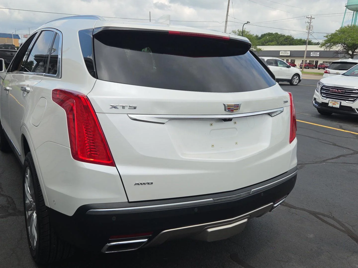 Used 2019 CRYSTAL WHITE TRICOAT Cadillac Platinum AWD image 6