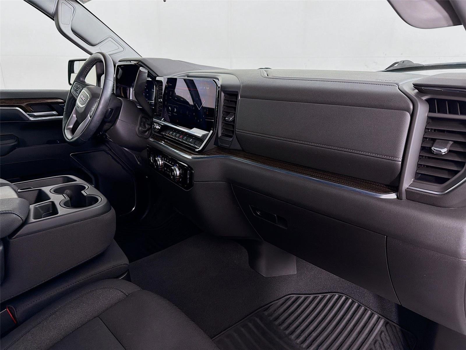 Used 2024 Summit White GMC Elevation image 28