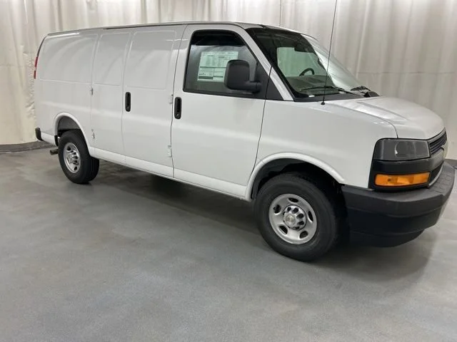 2026 Chevrolet Express 2500 Work Van HD's photo