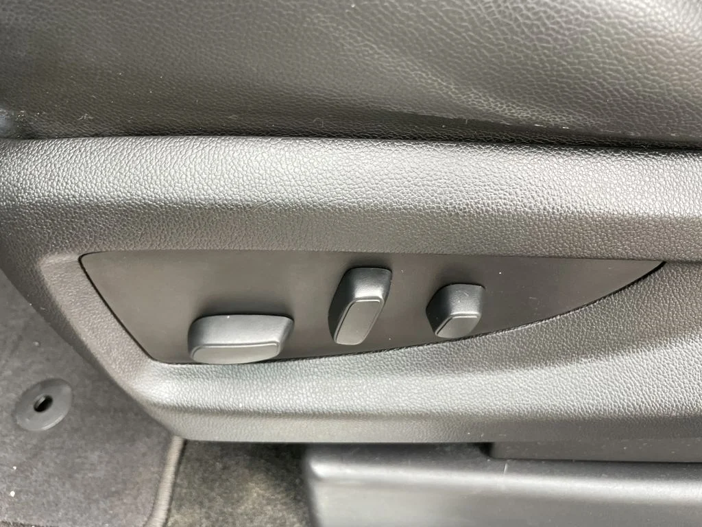 Used 2018 Blue Velvet Metallic Chevrolet Premier image 18
