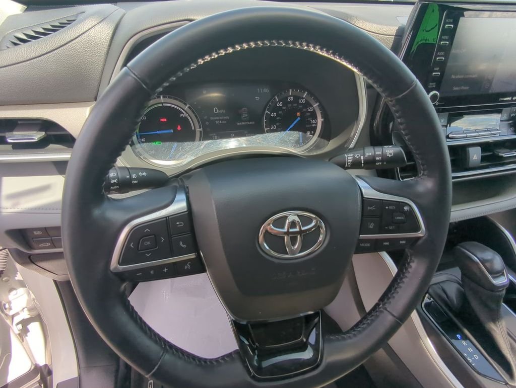 Used 2021 White Toyota XLE image 21