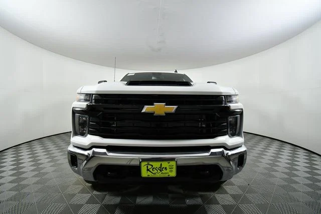 New 2026 Summit White Chevrolet WT image 7