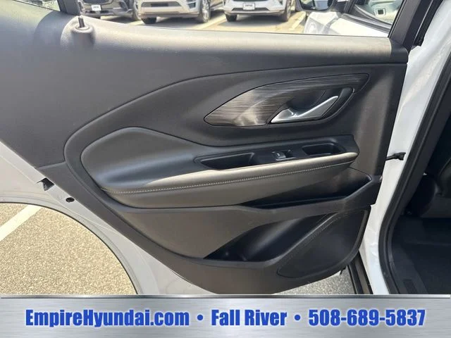 Used 2024 White GMC SLT image 19