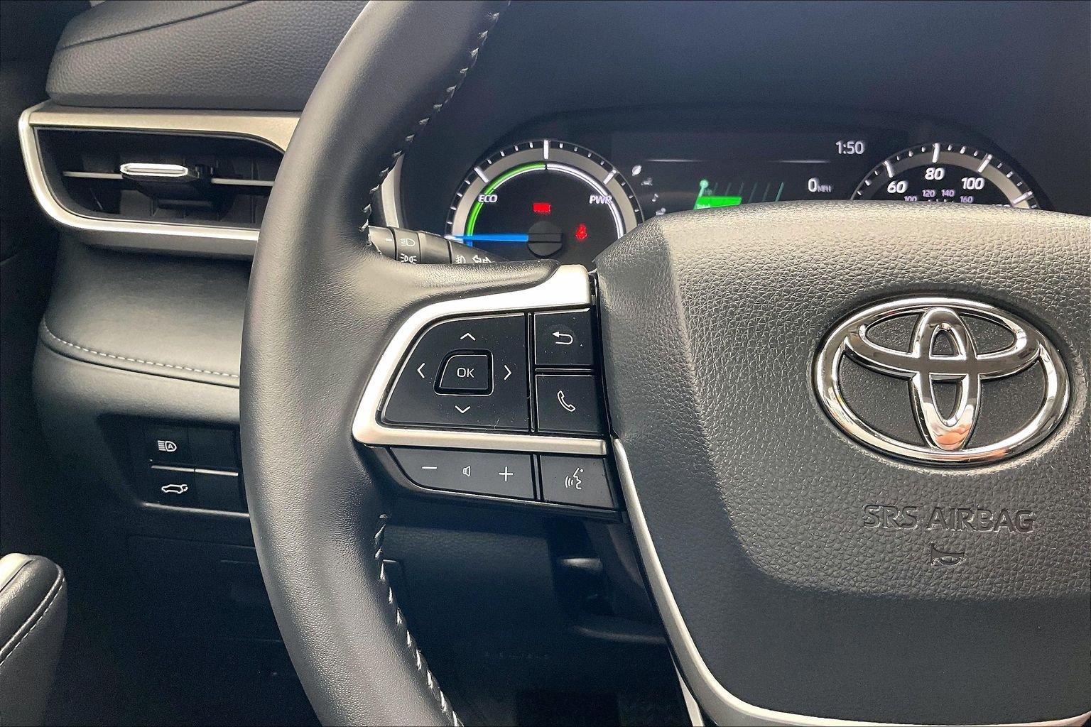 Used 2026 Wind Chill Pearl Toyota XLE image 21