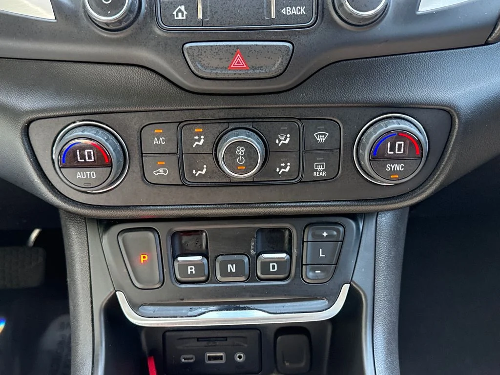 Used 2019 Quartz Metallic GMC SLT image 16