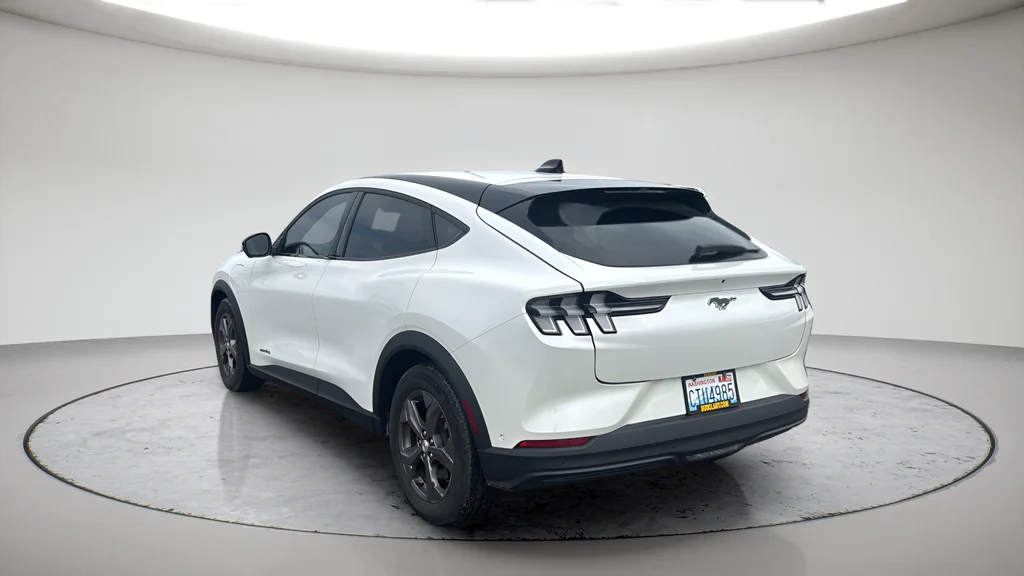 Used 2023 White Ford Select image 8
