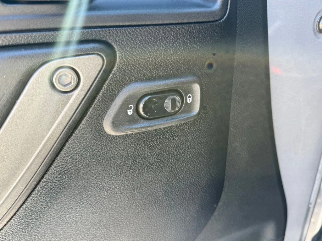 Used 2018 Silver Jeep Unlimited Sport image 30