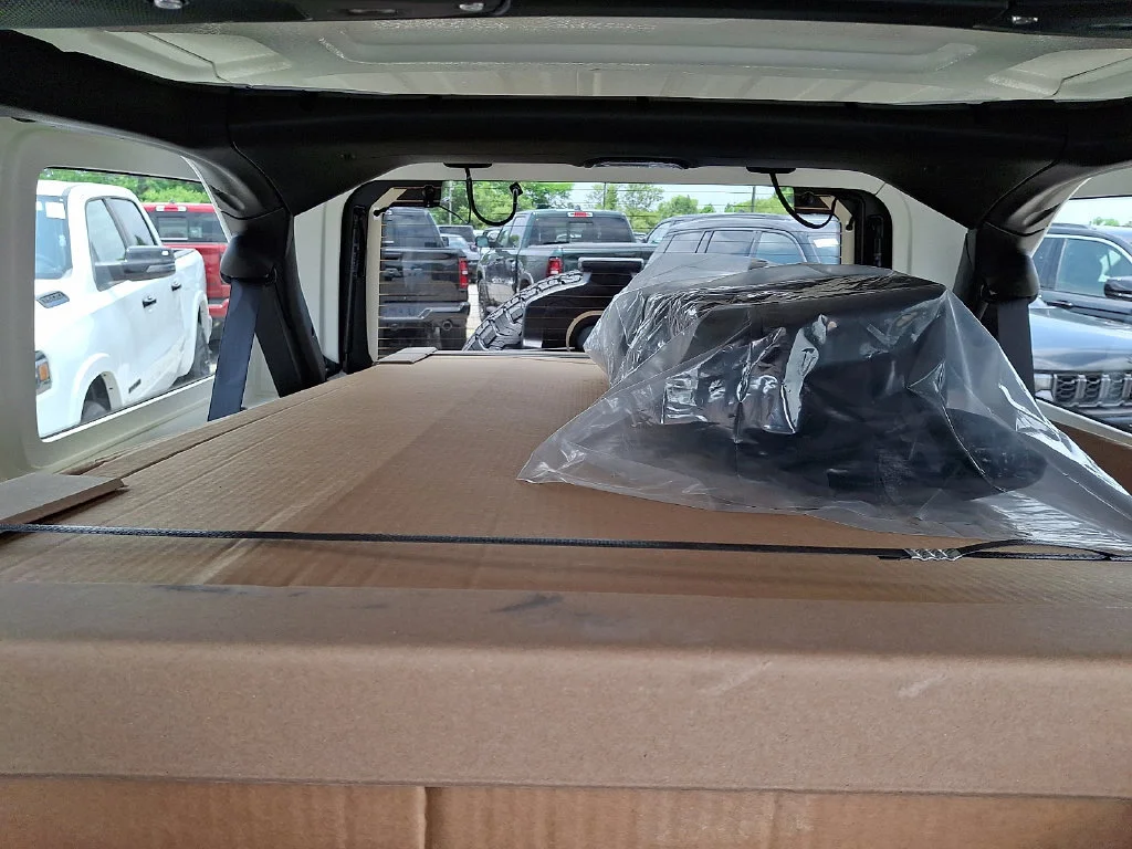 New 2026 Bright White Clear-Coat Exterior Paint Jeep Rubicon image 14