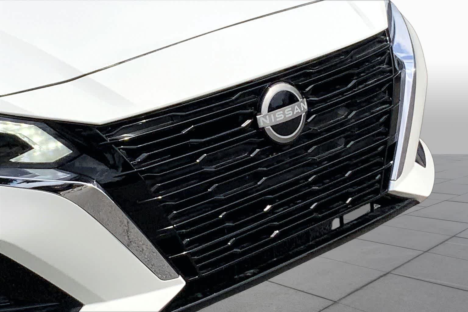 Used 2024 Glacier White Nissan 2.5 S image 26
