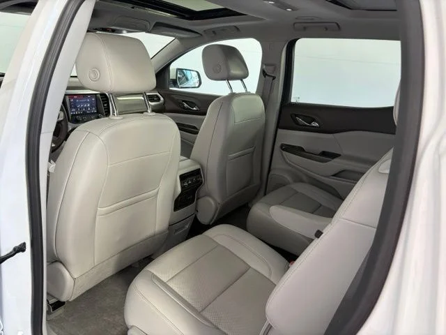 Used 2023 White GMC SLT image 39