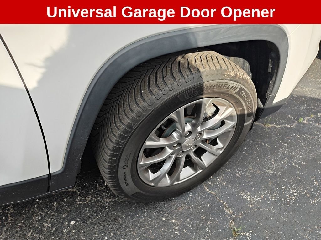Used 2019 White Jeep Latitude Plus image 11