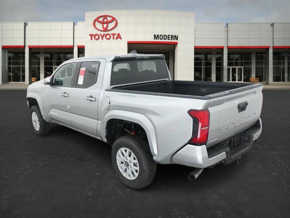 2025 Toyota Tacoma SR5 - Photo 13
