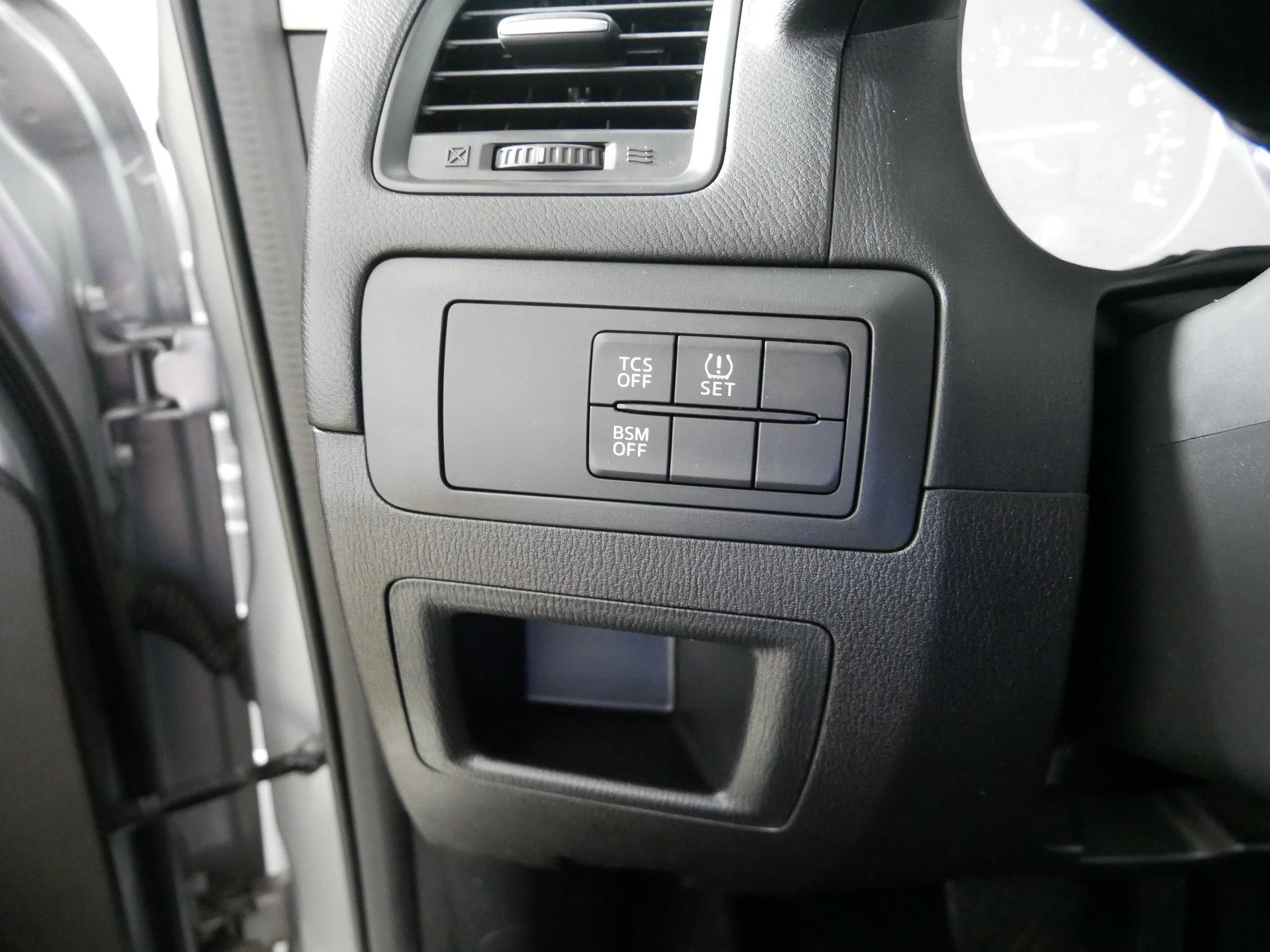 Used 2013 Liquid Silver Metallic Mazda Grand Touring image 26