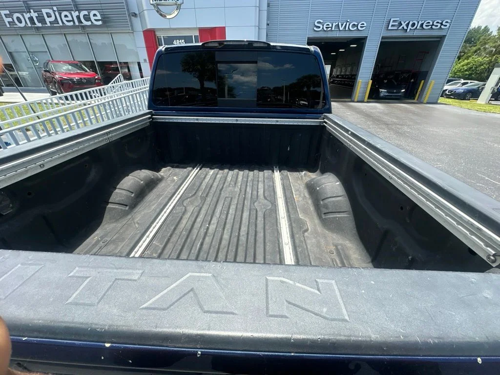Used 2018 Gray Nissan SL image 11
