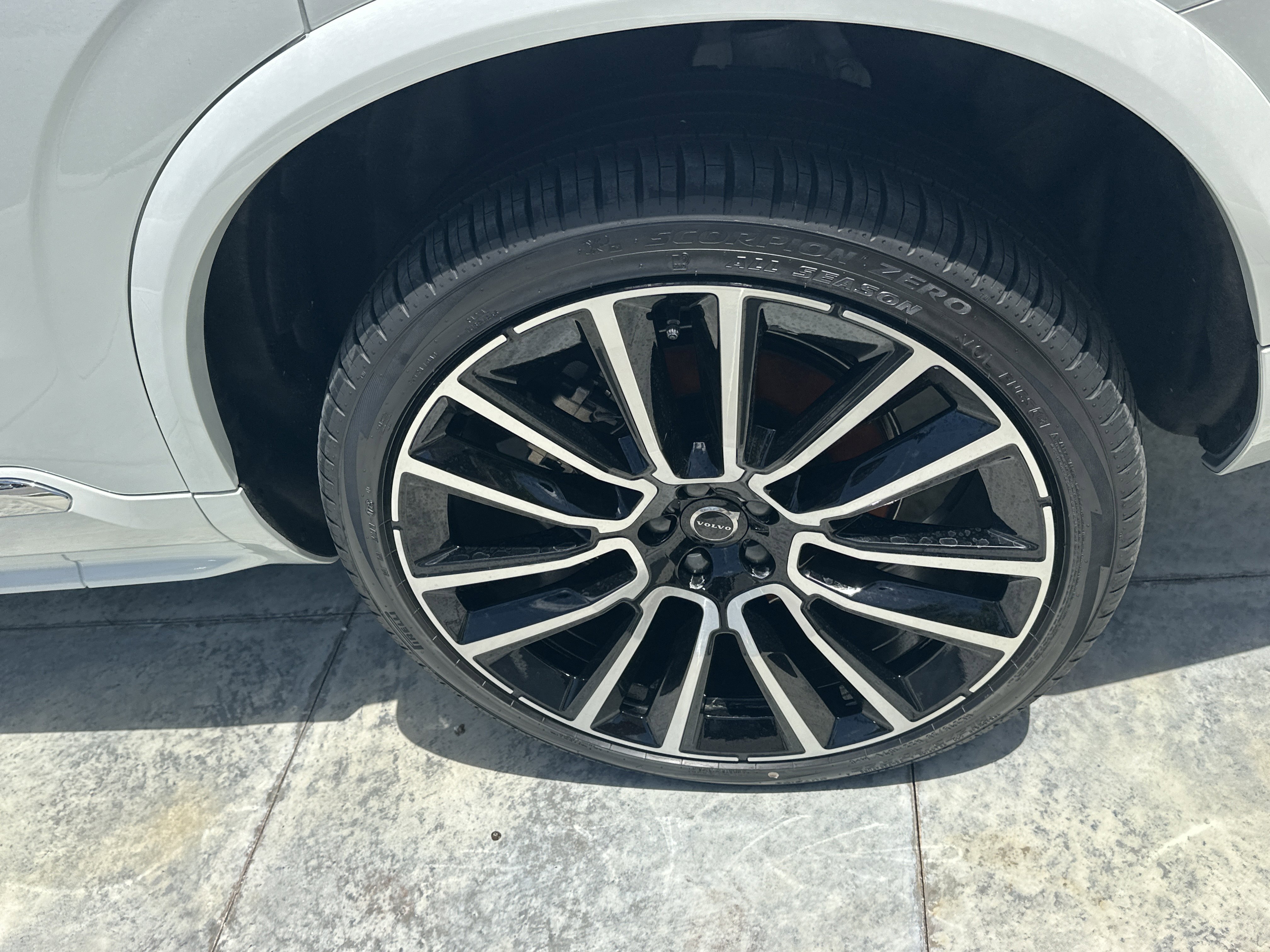 New 2026 Crystal White Volvo Plus image 8