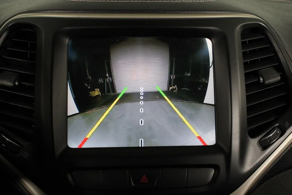 Used 2015 Red Jeep Limited image 29