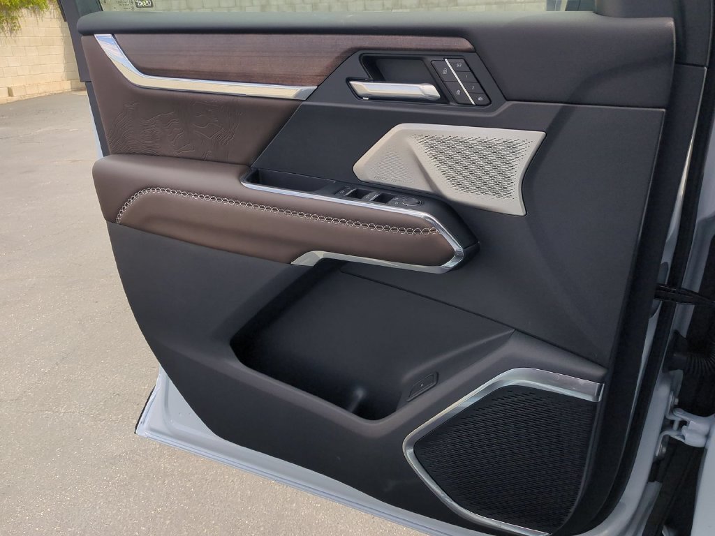 New 2026 Glacier White Tricoat GMC Denali Ultimate image 22