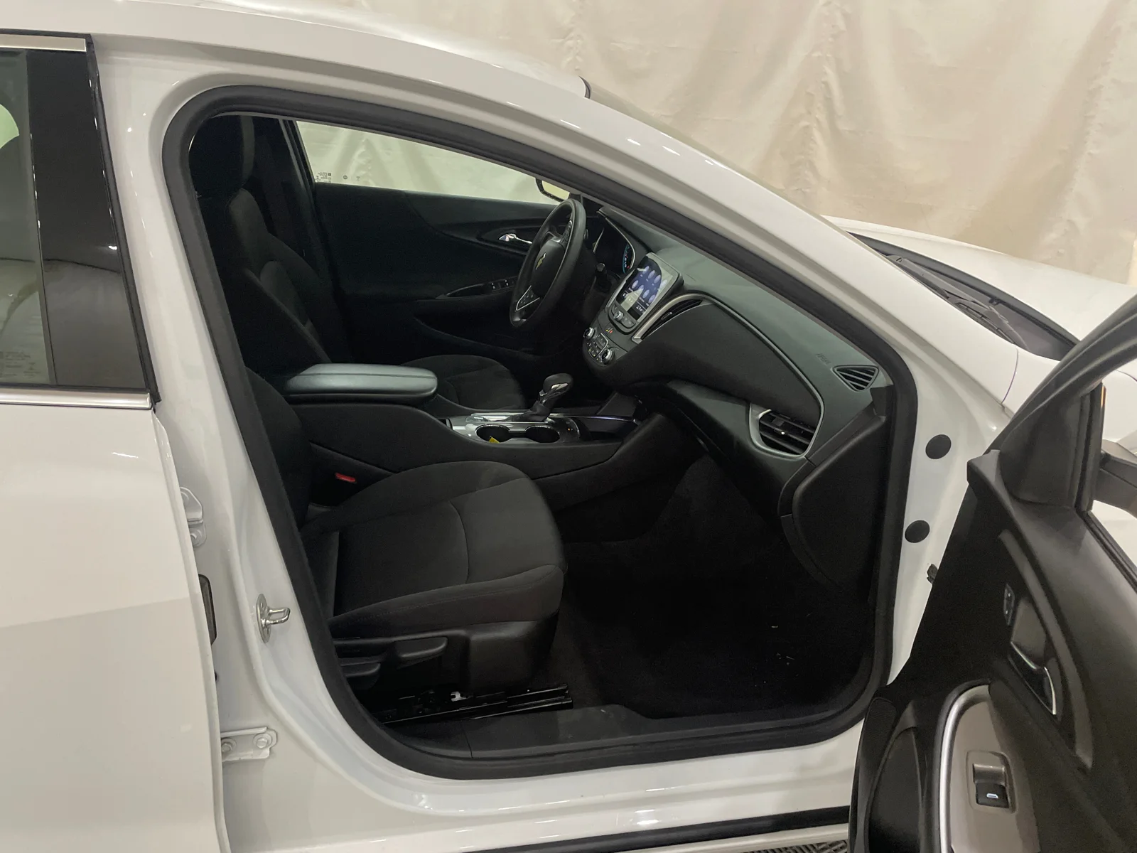 Used 2024 Summit White Chevrolet LT image 24