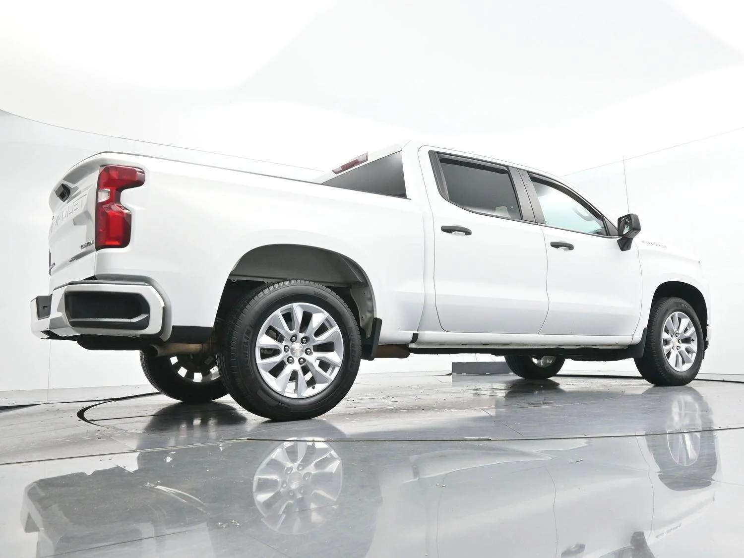 Used 2019 SUMMIT WHITE Chevrolet Custom image 44
