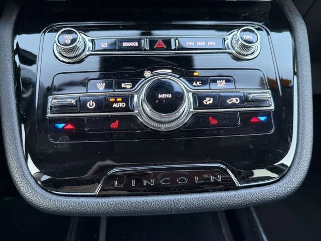 Used 2021 Silver Lincoln Standard image 19