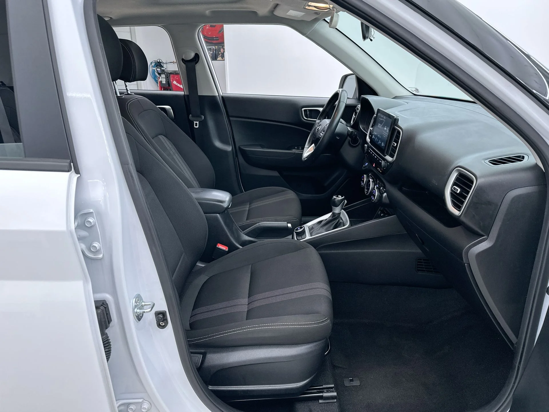 Used 2025 White Hyundai SEL image 15
