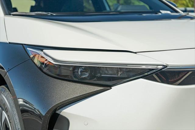 Certified Used 2023 WIND CHILL PEARL* Toyota  image 13