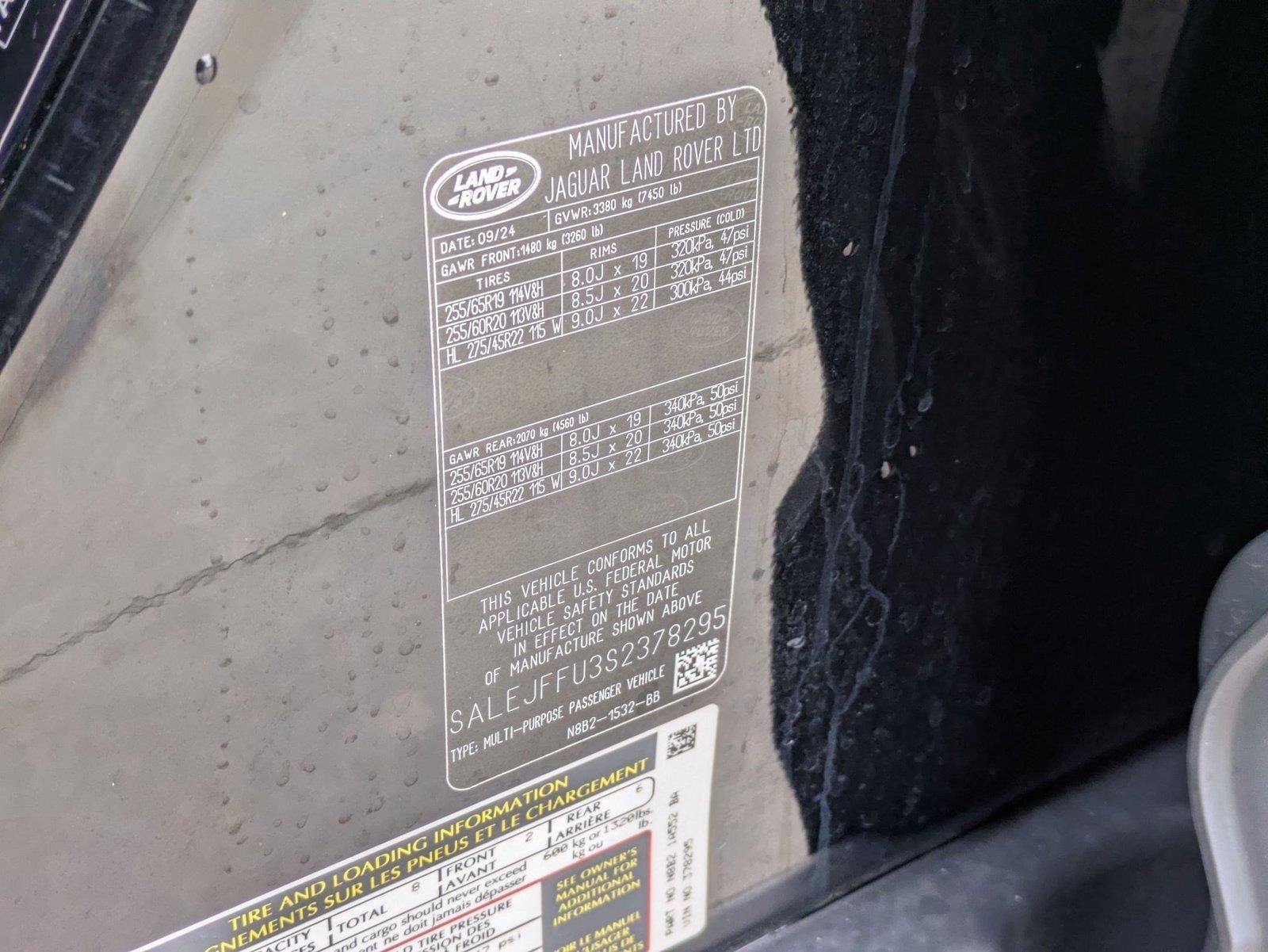 Used 2025 Santorini Black Metallic Land Rover S image 39