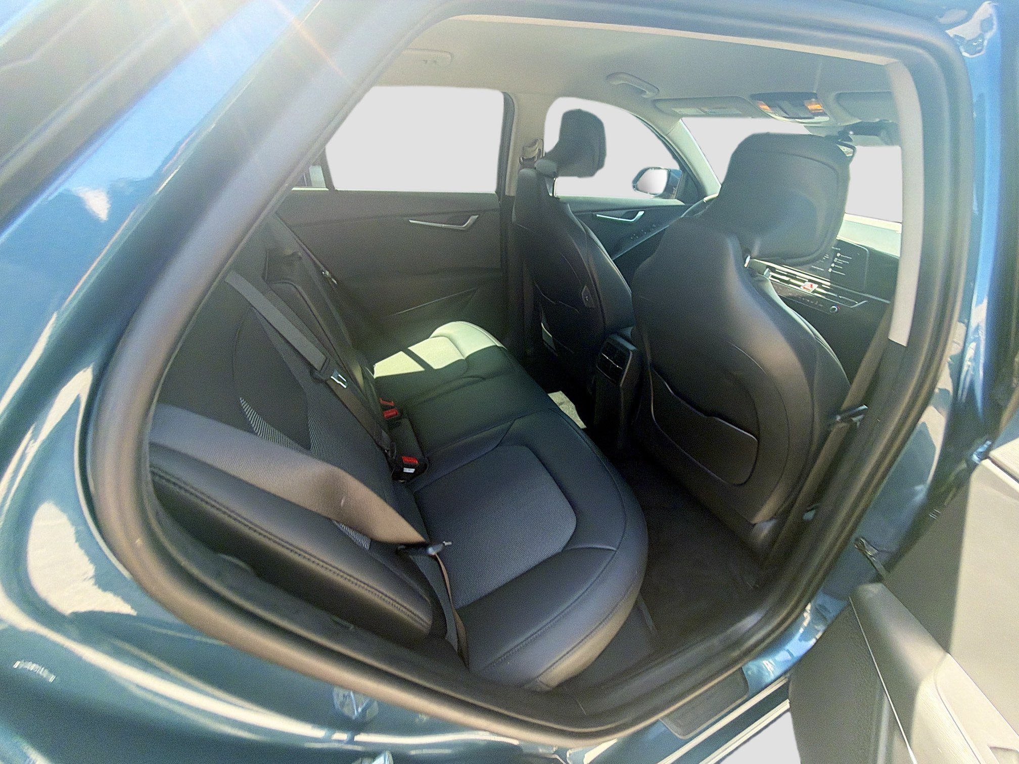 Used 2024 Mineral Blue Kia Wind image 26