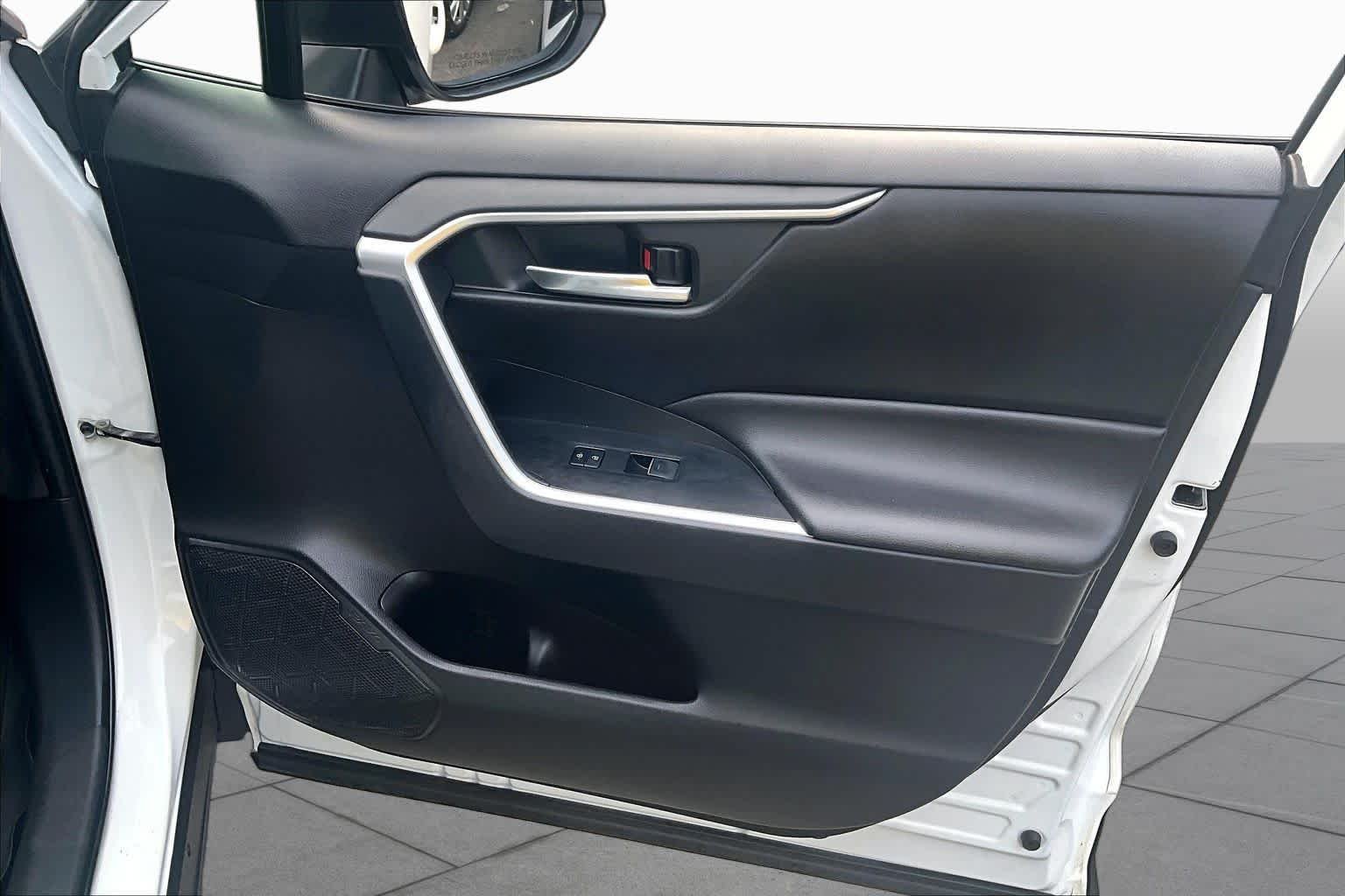 2023 Toyota RAV4 XLE - Photo 21