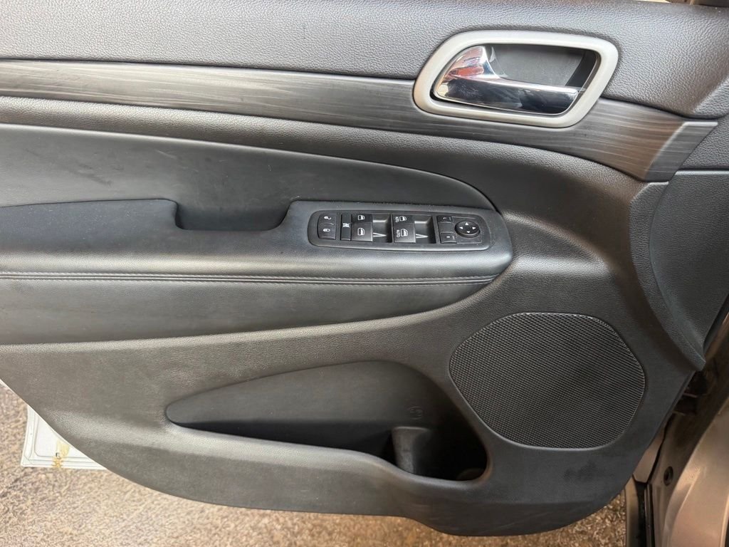 Used 2021 Billet Silver Metallic Jeep Laredo E image 20