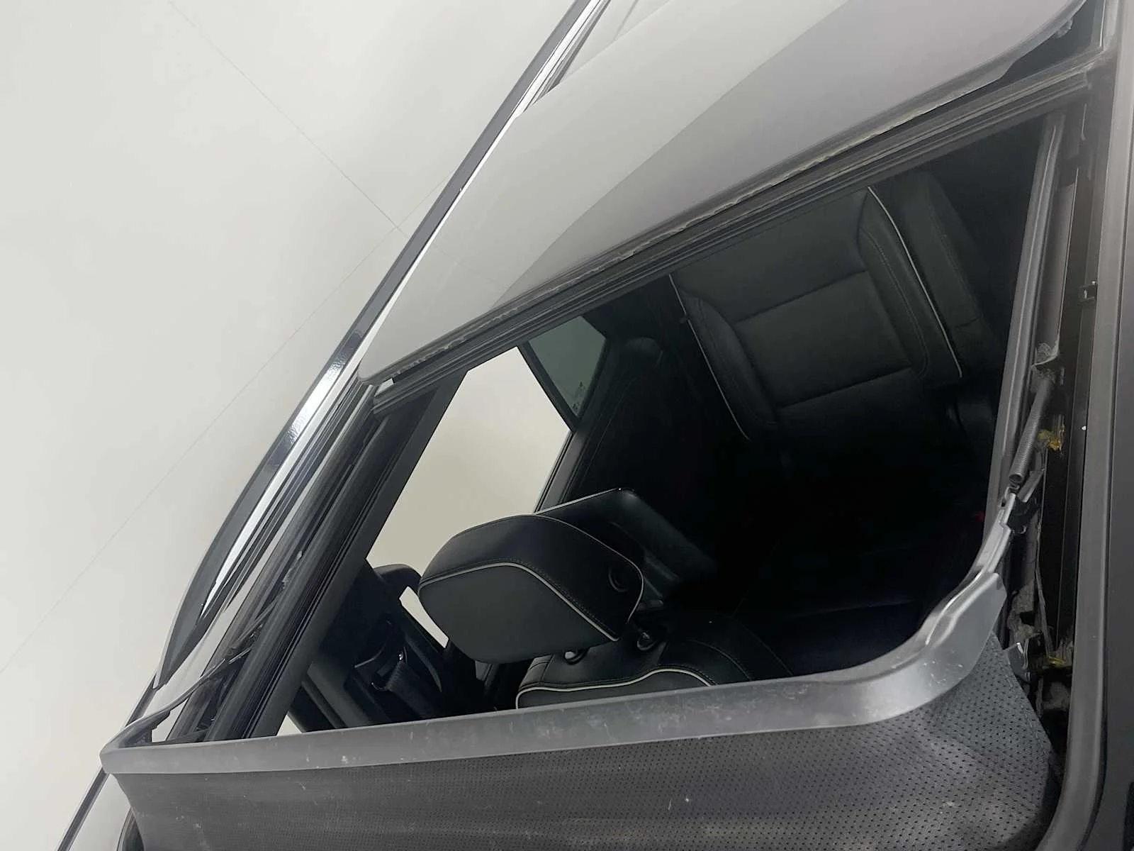Used 2023 Black Chevrolet Premier image 21