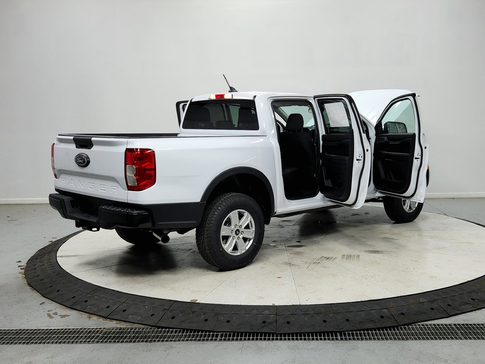 New 2026 Oxford White Ford XL image 16